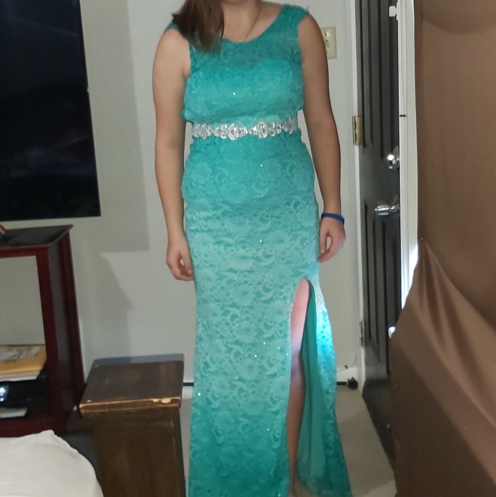 City triangles teal ombre lace dress